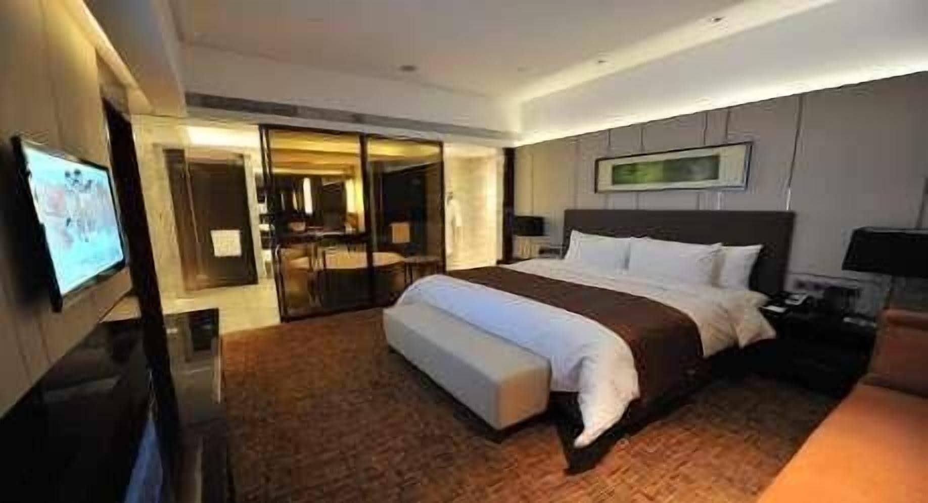 Отель Wyndam Xuzhou East Экстерьер фото