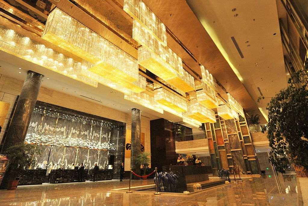 Отель Wyndam Xuzhou East Интерьер фото
