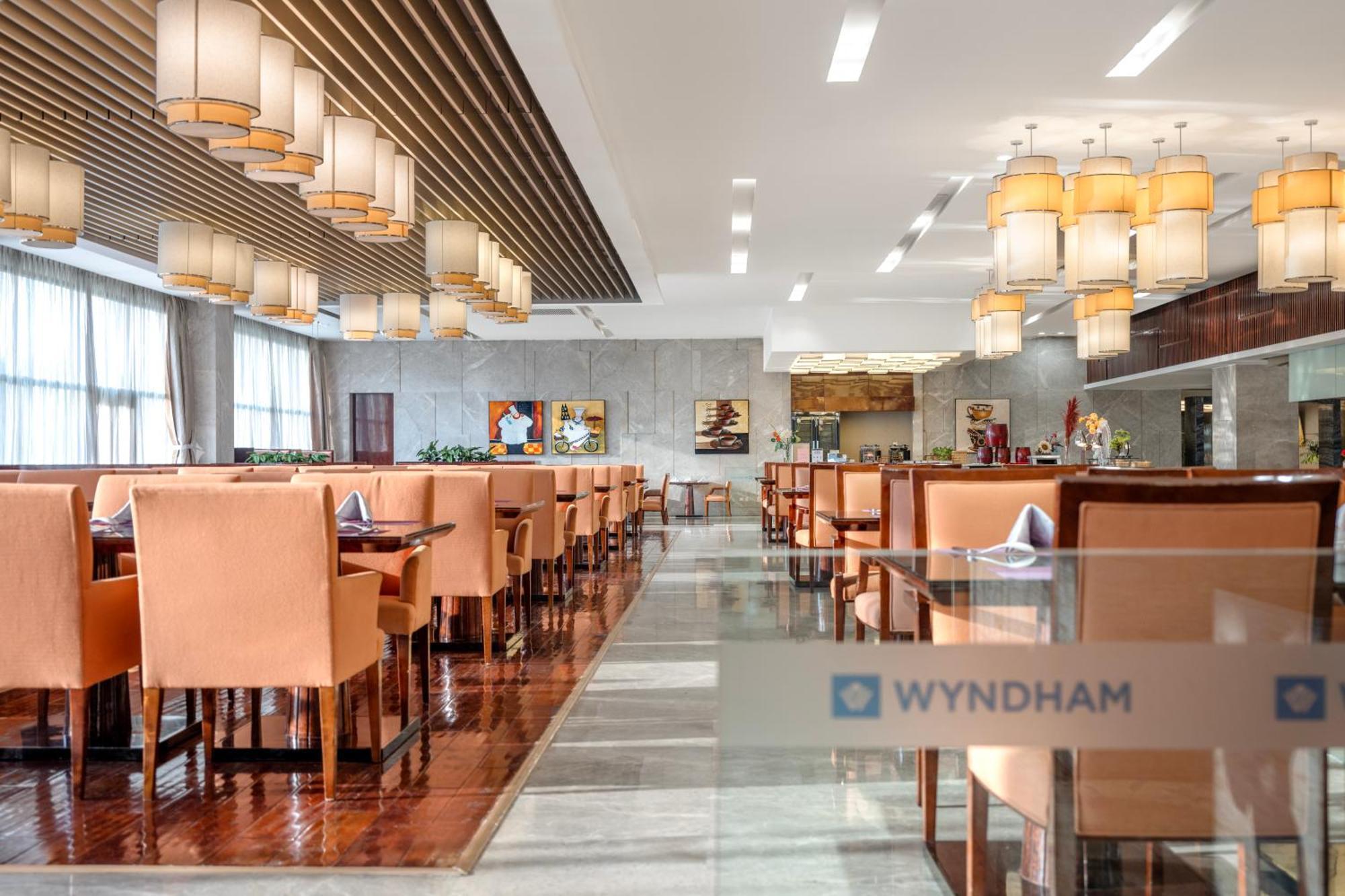 Отель Wyndam Xuzhou East Экстерьер фото