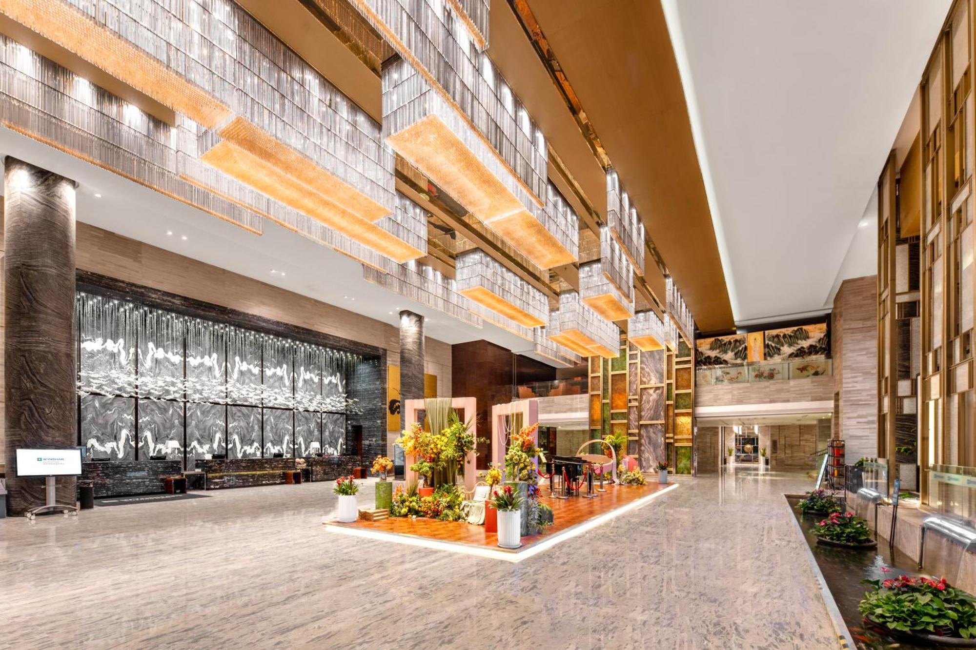 Отель Wyndam Xuzhou East Экстерьер фото