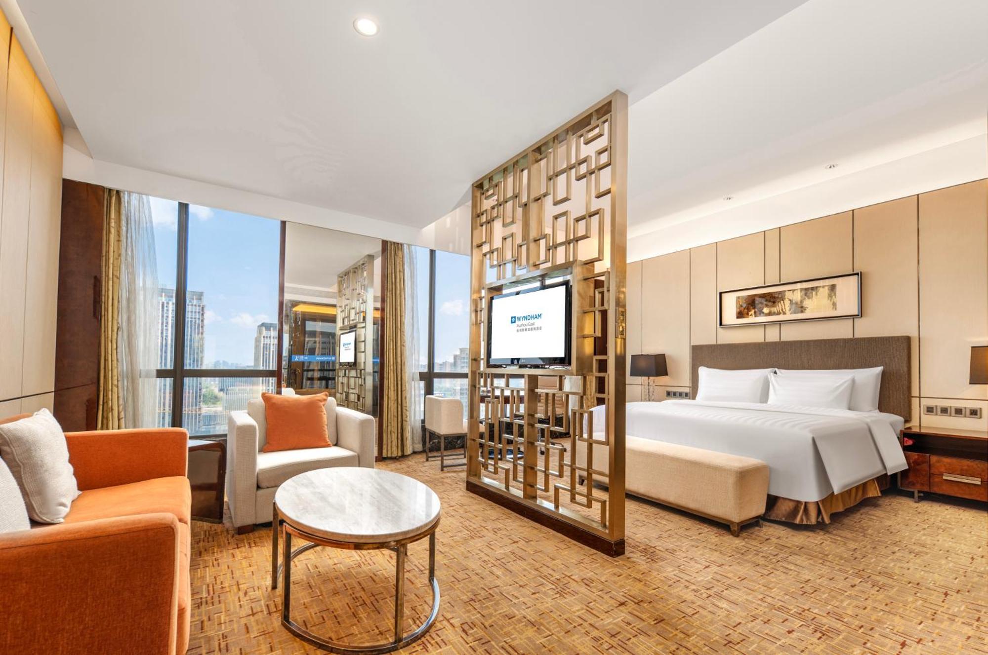 Отель Wyndam Xuzhou East Экстерьер фото