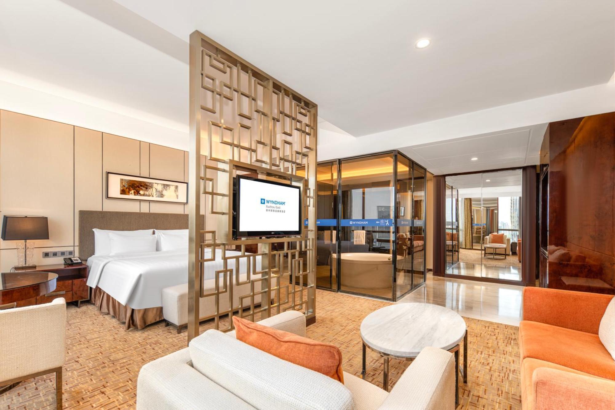 Отель Wyndam Xuzhou East Экстерьер фото