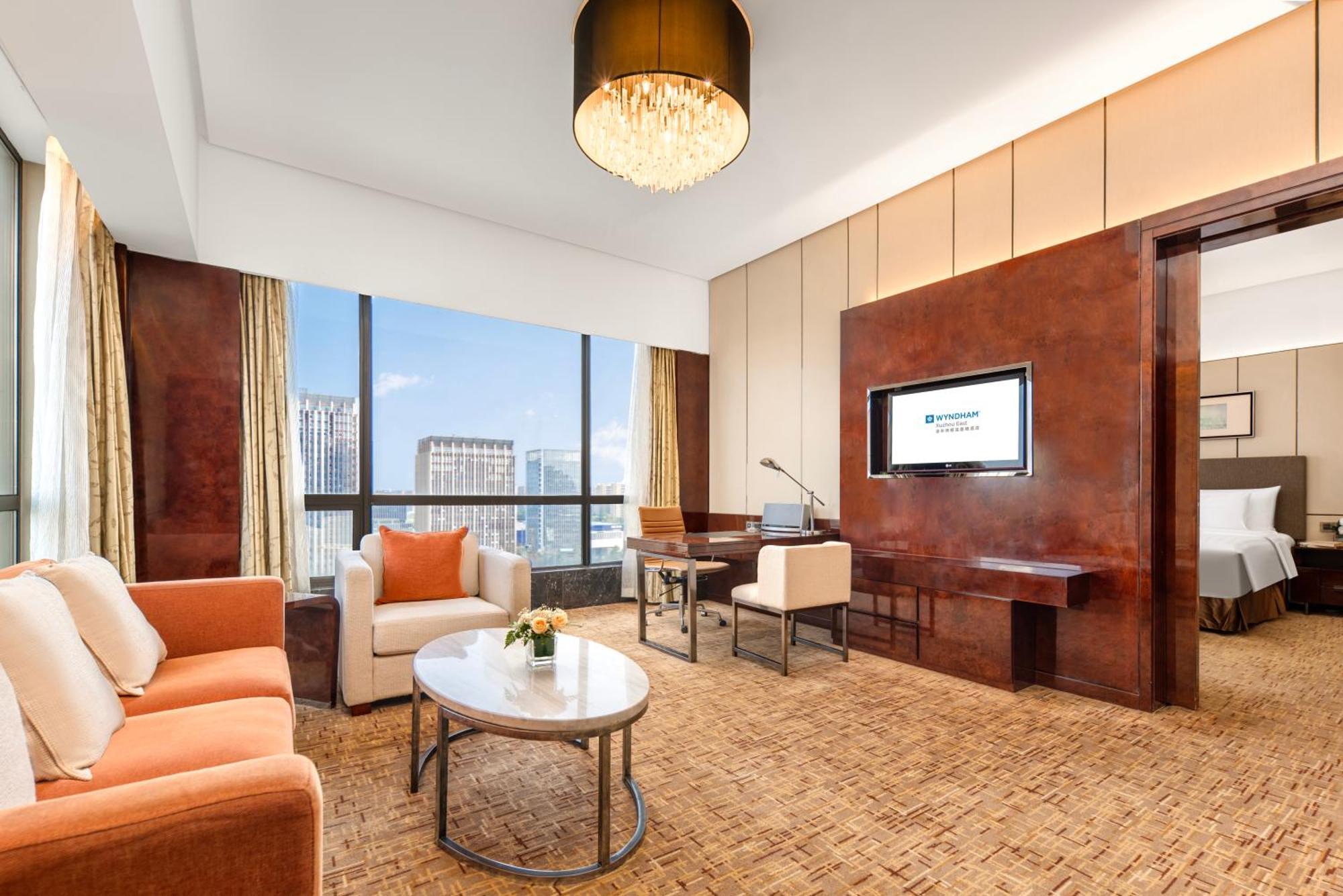 Отель Wyndam Xuzhou East Экстерьер фото