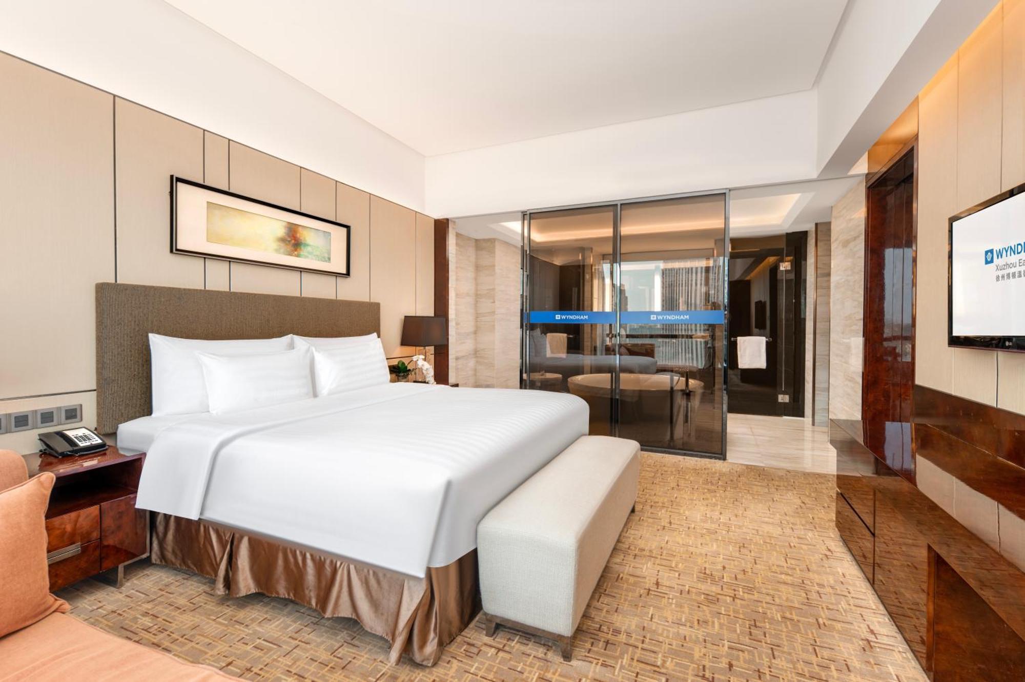 Отель Wyndam Xuzhou East Экстерьер фото