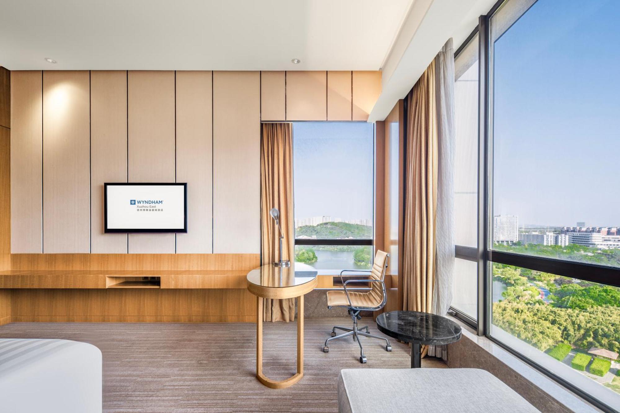 Отель Wyndam Xuzhou East Экстерьер фото