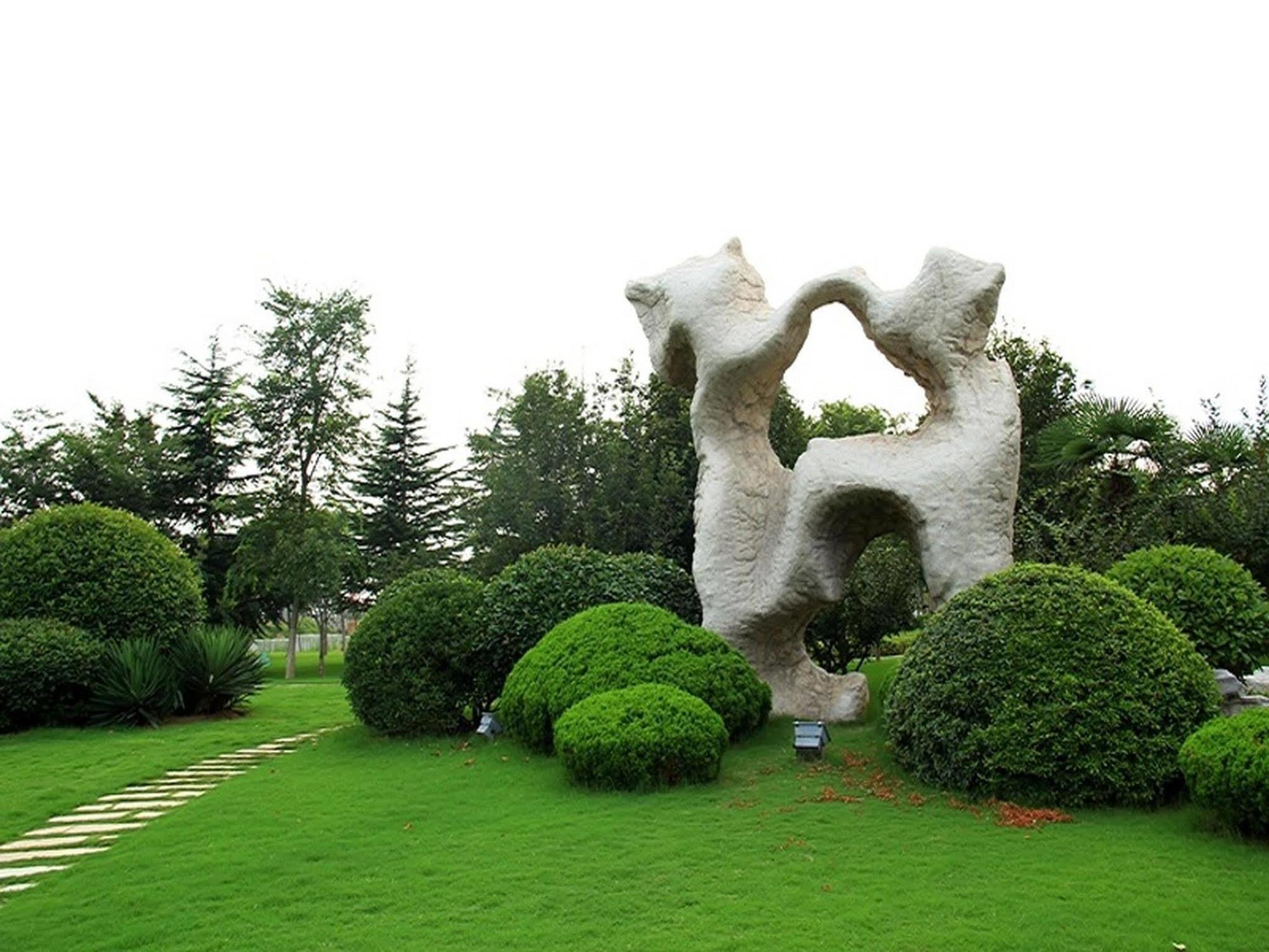 Отель Wyndam Xuzhou East Экстерьер фото