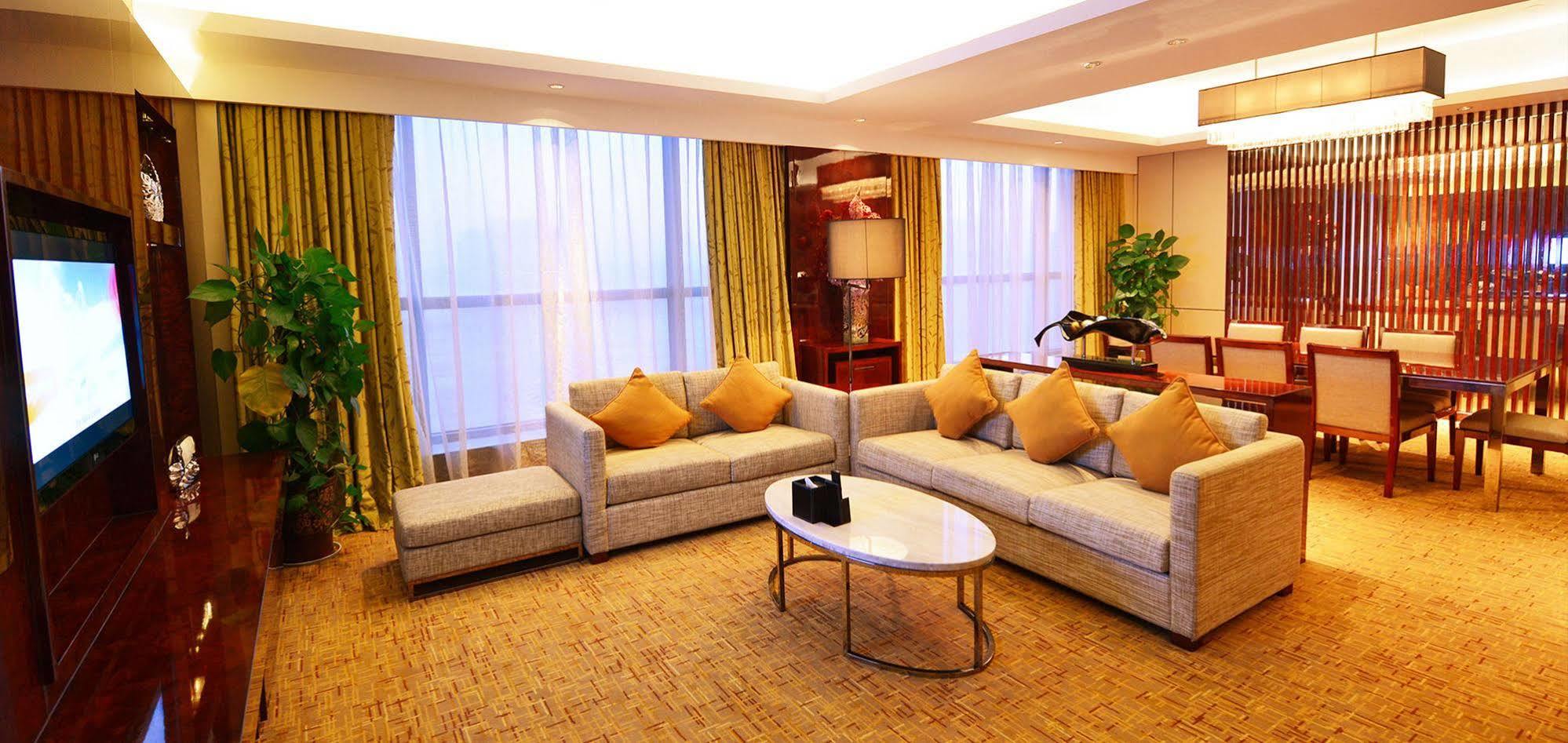 Отель Wyndam Xuzhou East Экстерьер фото