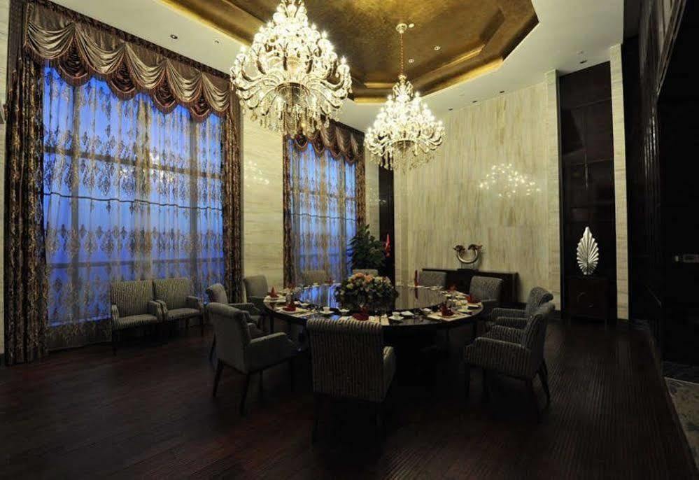 Отель Wyndam Xuzhou East Экстерьер фото